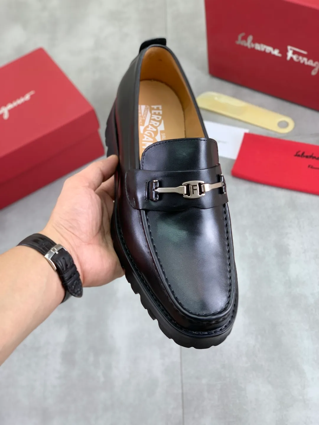 Men's Men's Shoes 💰P480💰[New Style] Water-dyed Niuli 🆘[Salvatore Ferragamo] Ferragamo's latest casual business leather shoes for men! Listed simultaneously! The fabric is made of specially imported original calfskin, and the interior is made of imported water-dyed cowhide. It is absolutely luxurious and leads the fashion trend. Matching code: 38-44 (45 and 46 can be customized) Multiple colors available